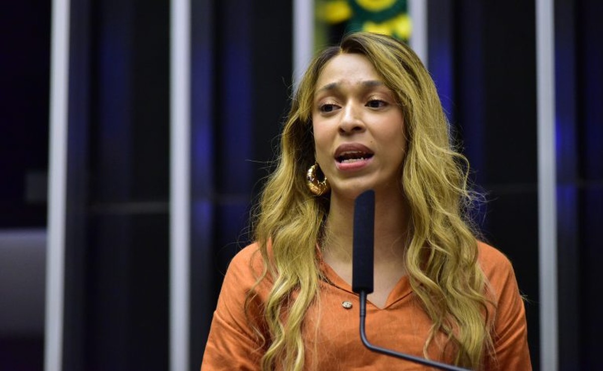 Fim da escala 6x1: entenda o que diz a lei trabalhista e o que a deputada Erika Hilton quer mudar com uma PEC