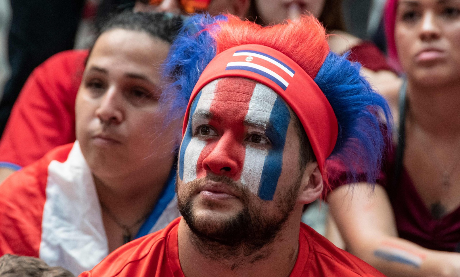 Torcedor da Costa Rica assiste à goleada espanhola de 7 a 0 em San José — Foto: EZEQUIEL BECERRA/AFP