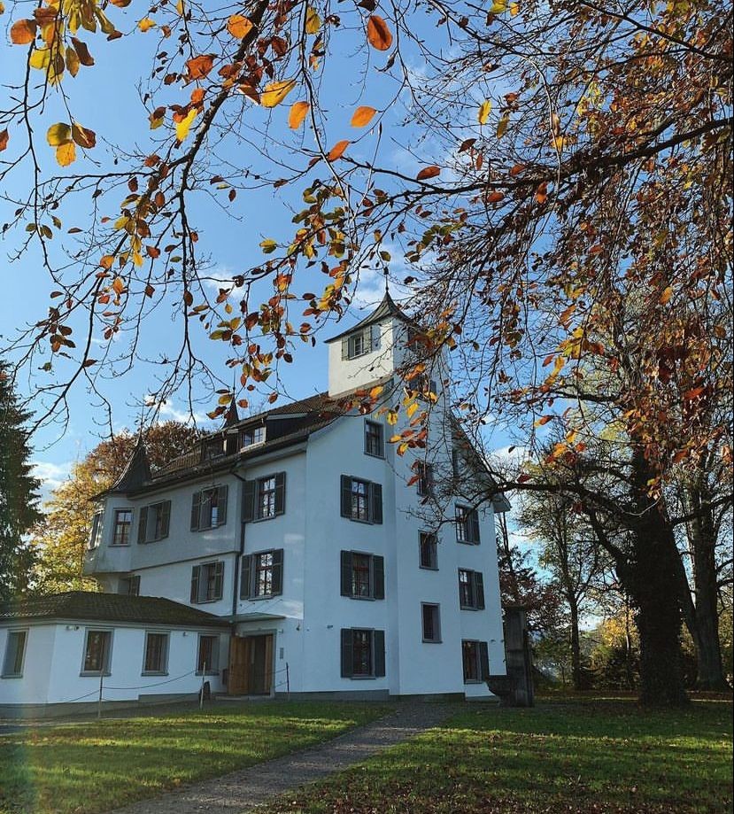 Institut auf dem Rosenberg, na Suíça, foi fundada em 1889 e tem turmas de 8 pessoas; custa R$ 841 mil anuais — Foto: Reprodução