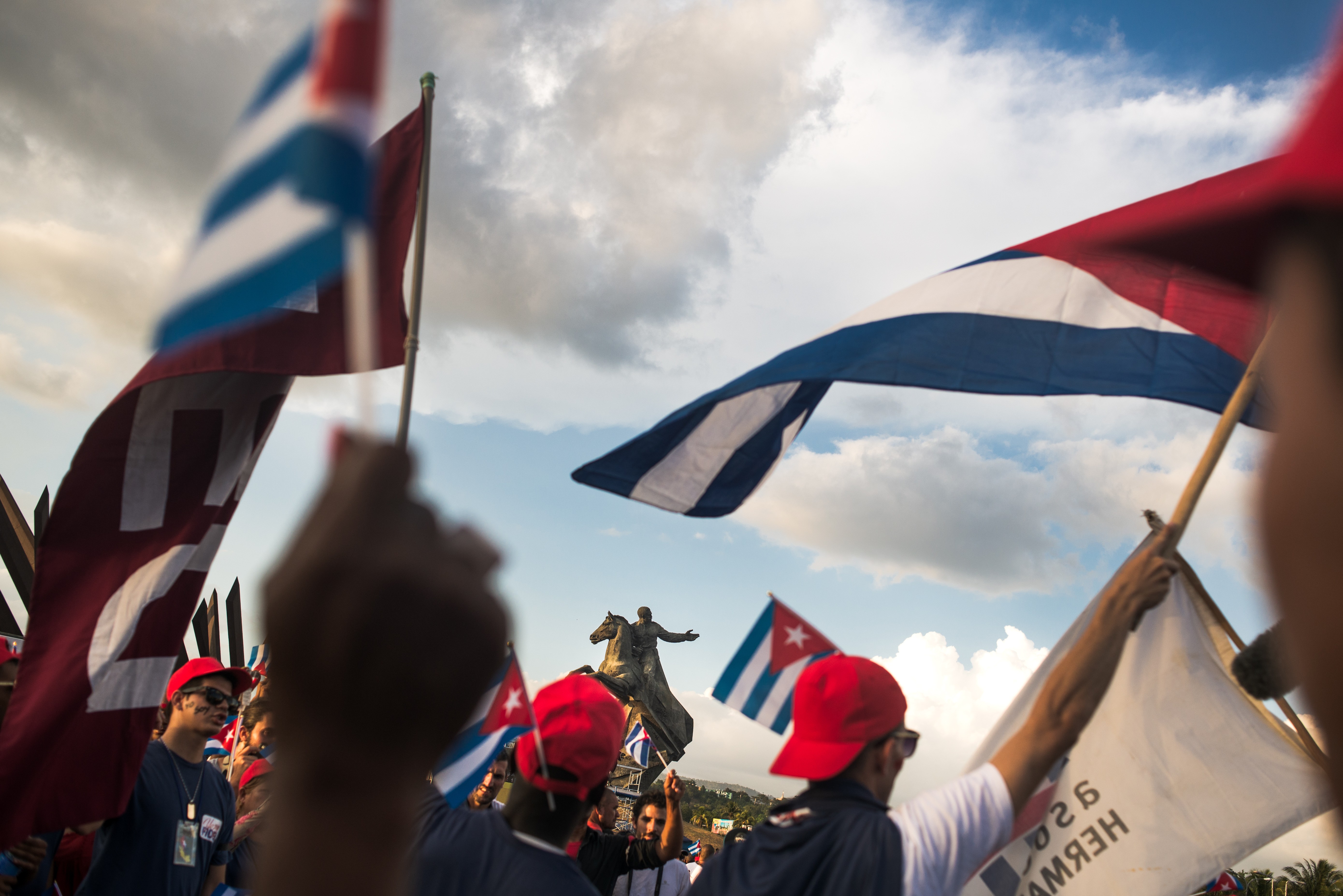 Dez anos da morte de Fidel Castro: livro de fotógrafo brasileiro traz registros do funeral do cubano - QTU Questões do Universo