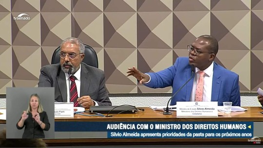 Silvio Almeida recusa réplica de feto em comissão no Senado: 'Exploração inaceitável'; vídeo