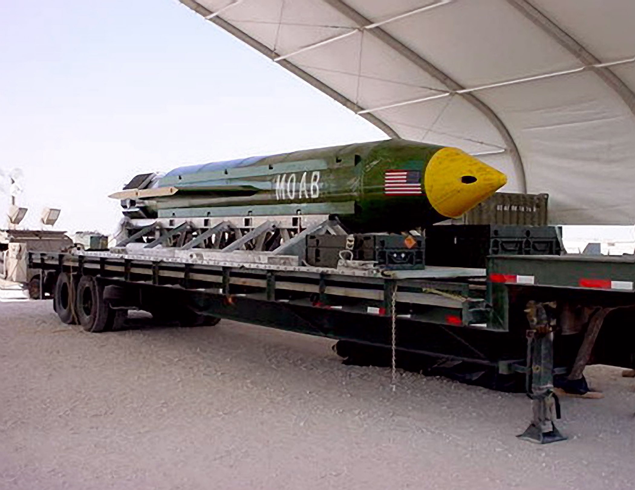 EUA avaliam usar ‘mãe de todas as bombas’ contra instalações nucleares do Irã, diz emissora; saiba como ela é