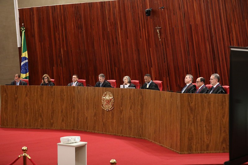 Ministro do TSE vota por remoção de posts sobre Flávio Bolsonaro e Nossa Senhora Aparecida