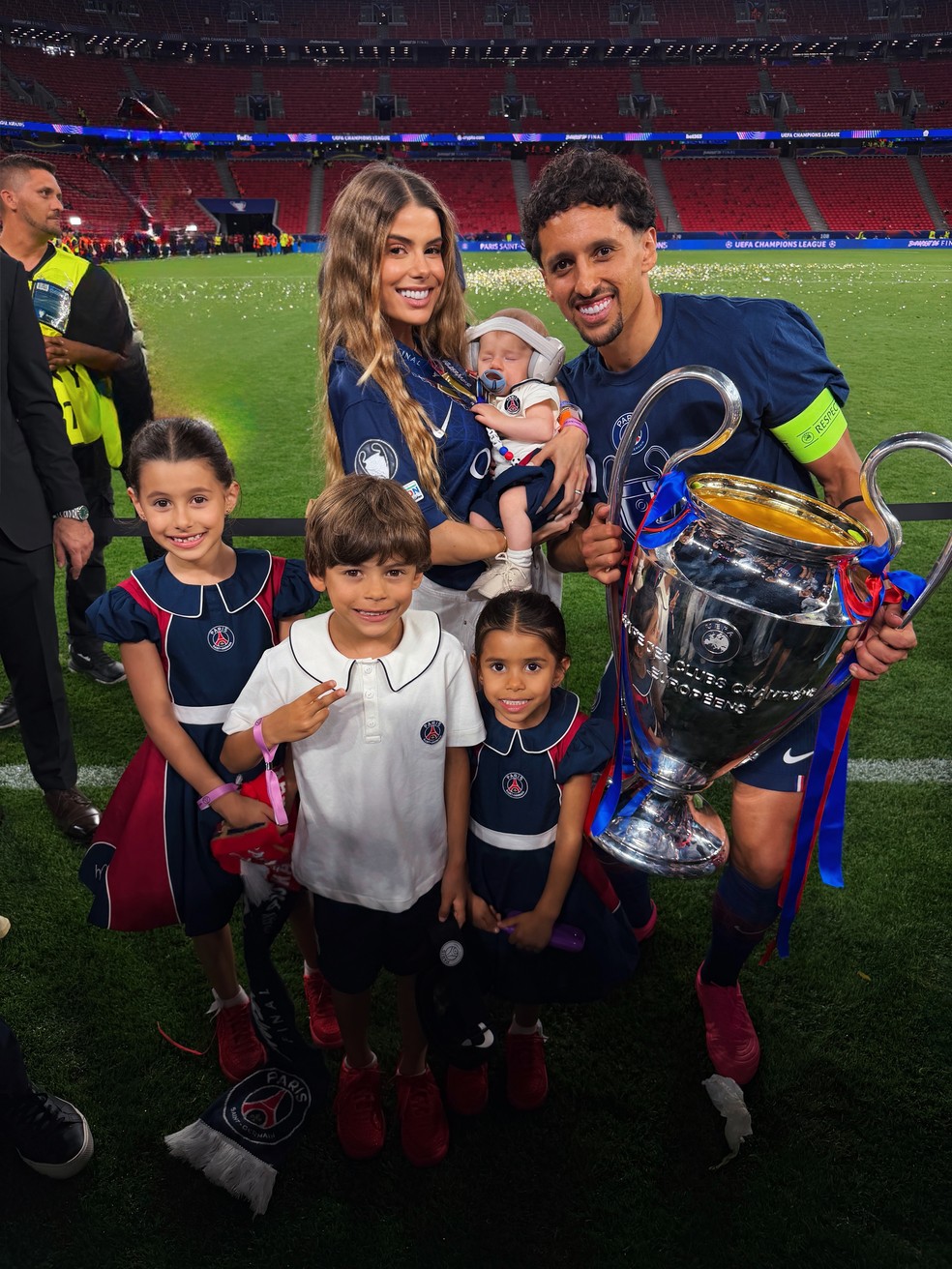 A influenciadora e o jogador do Paris Saint-Germain são pais de quatro filhos — Foto: Reprodução