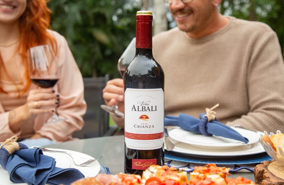 O Albali Crianza, com a uva Tempranillo — Foto: Divulgação / Foto de Rhafaela Lima
