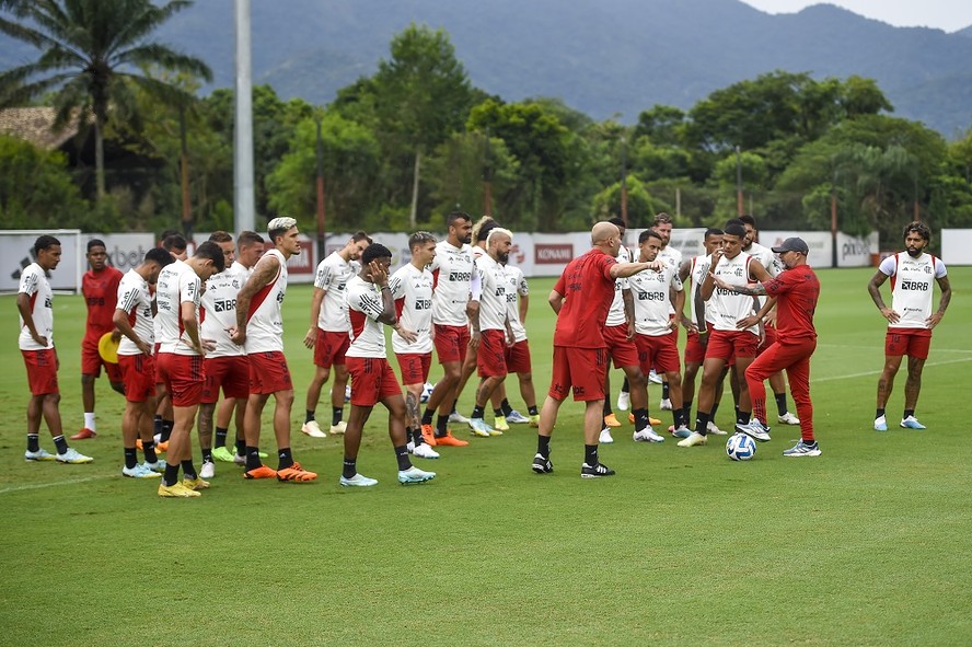 Apenas 2 jogadores atuaram em todos os jogos do Flamengo na 'Era Sampaoli