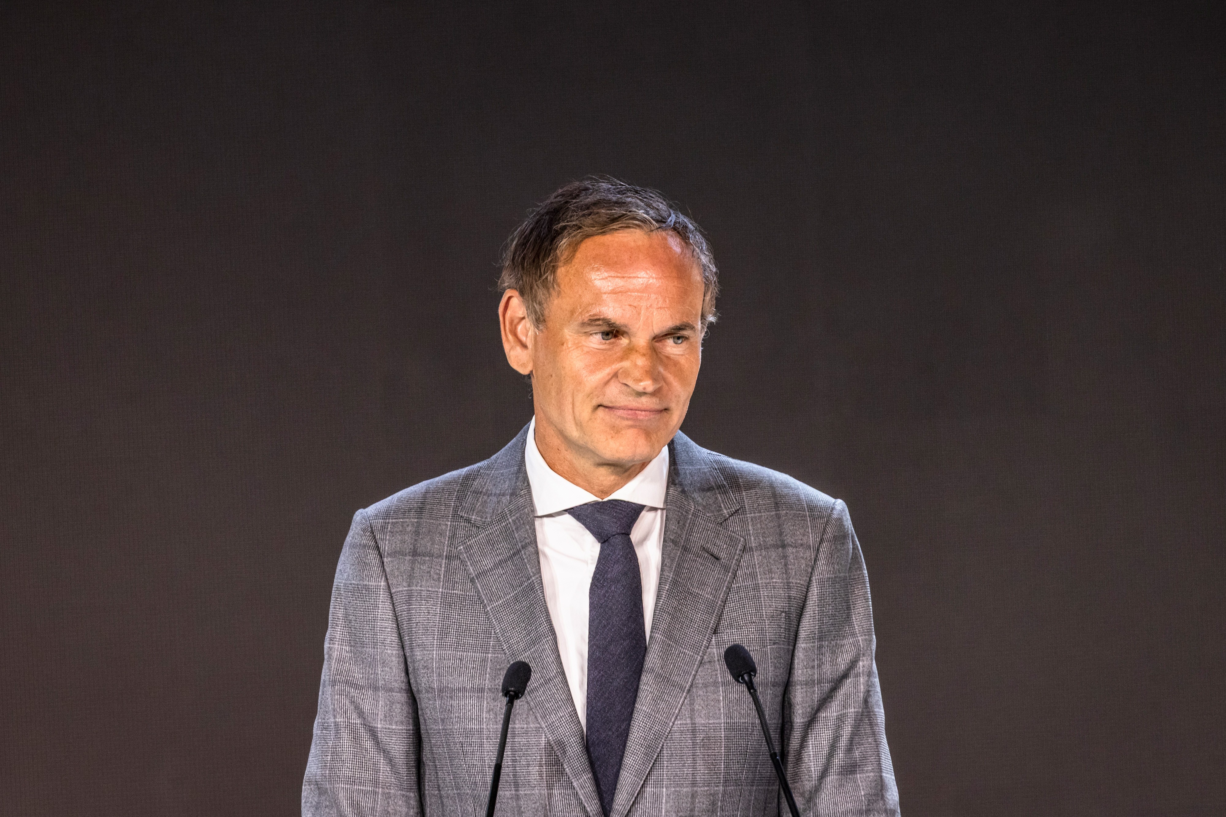 CEO da Volkswagen diz que há soluções "mais inteligentes" do que fechar fábricas
