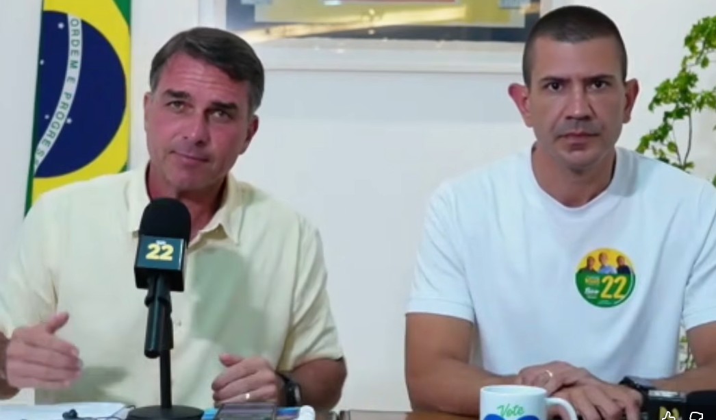 Flávio usa última live antes da votação para defender impeachment de ministros do STF e dar espaço a Douglas Ruas