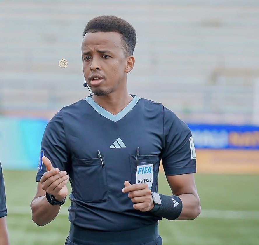 O árbitro somali Omar Abdulkadir Artan