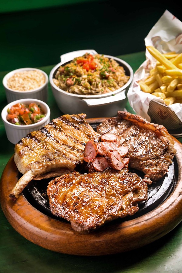 Novas tábuas no Outback; música no Naga Lounge; Chef do Coração em