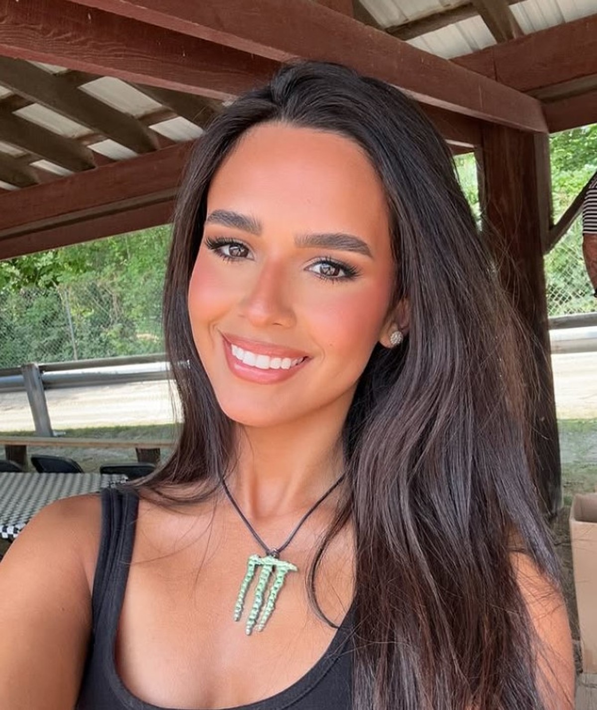 Miss venezuelana é encontrada morta ao lado do namorado nos escombros do terremoto