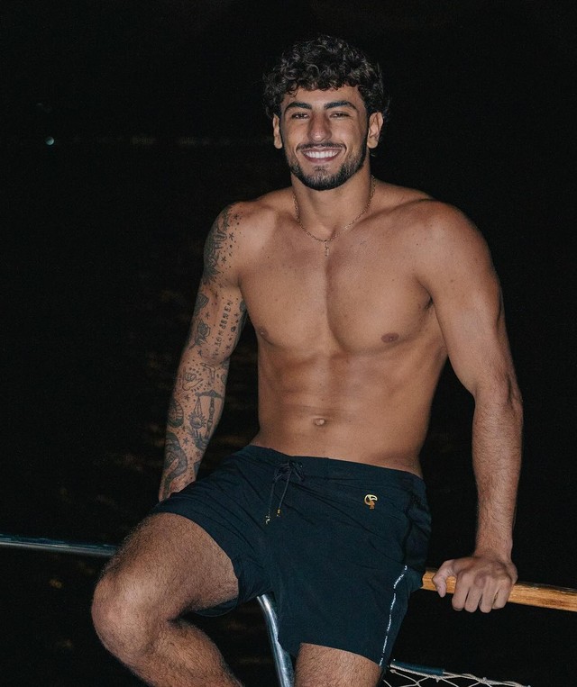 Surfista e foco na 'melhor versão' do shape: quem é o modelo de 20 anos ...