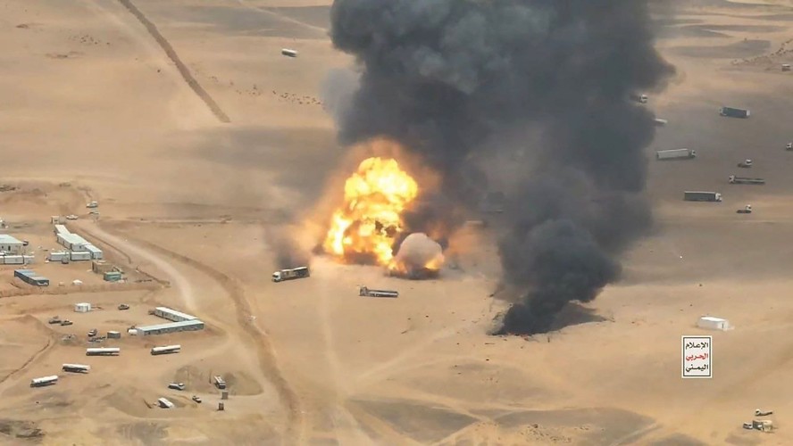 Ataque com míssil balístico das forças Houthis de 7 de setembro contra caminhões de equipamentos militares da Arábia Saudita: país está envolvido na escalada desde julho