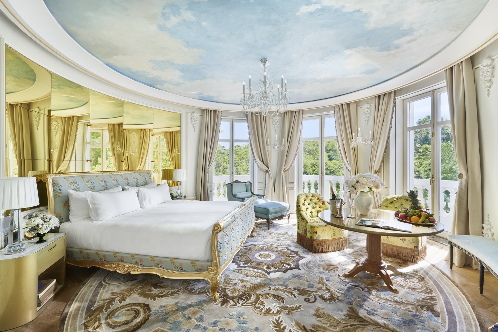 Suíte Royal do Mandarin Oriental Ritz,  único hotel de Madri que recebeu três chaves Michelin — Foto: Divulgação