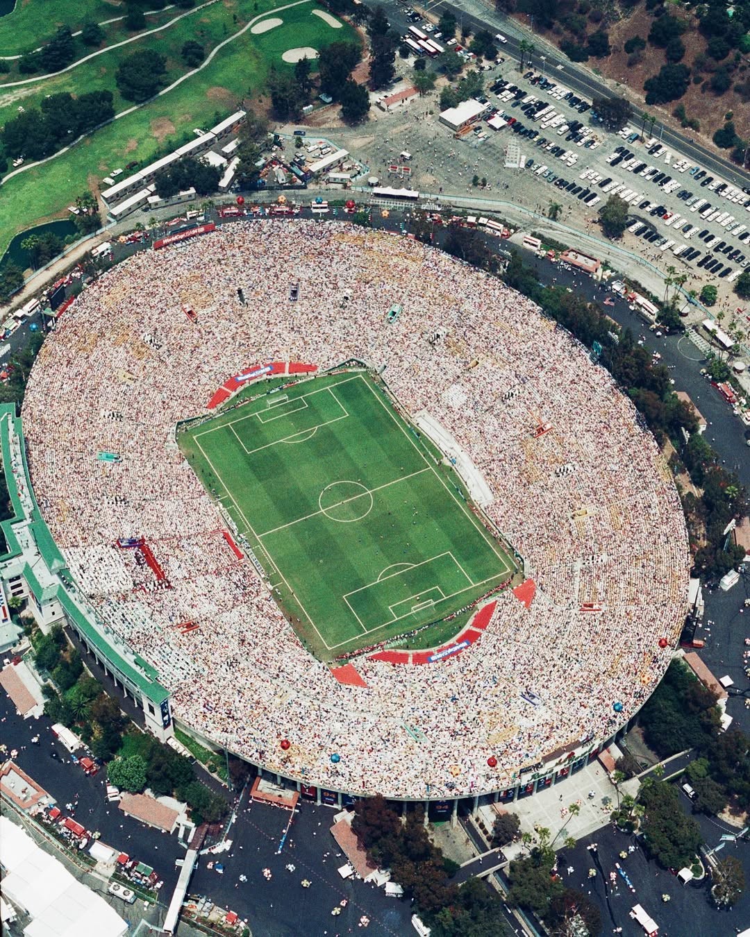 Rose Bowl Stadium, em Pasadena, Califórnia, recebeu a final da Copa do Mundo de 1994 — Foto: Reprodução
