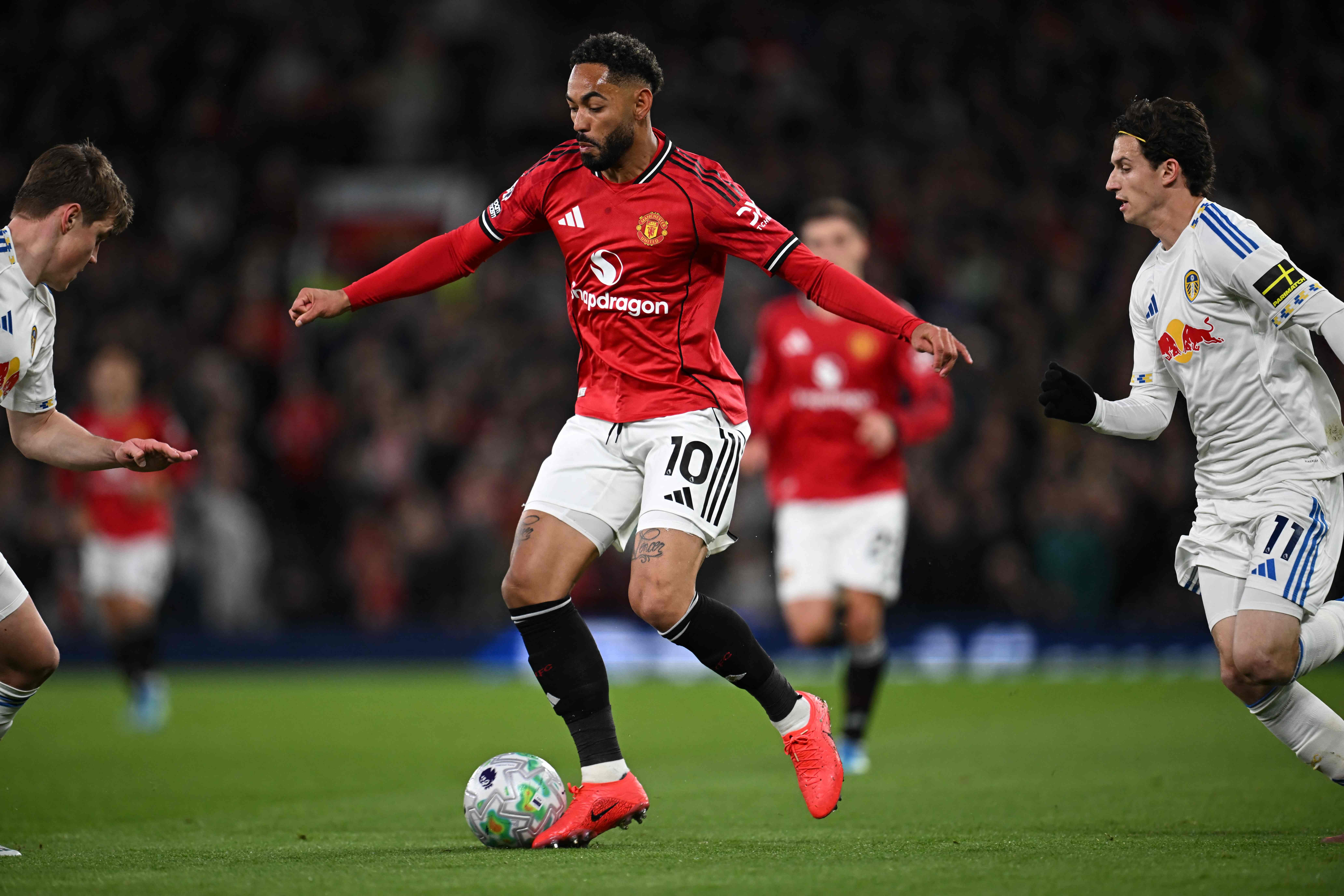 Matheus Cunha fica fora de relação do Manchester United por lesão