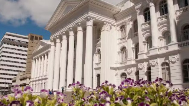 UFPR vai investigar ameaças a aluna e supostas apostas de estupro