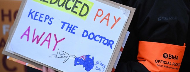 'Pagamento reduzido afasta os médicos' — Foto: JUSTIN TALLIS