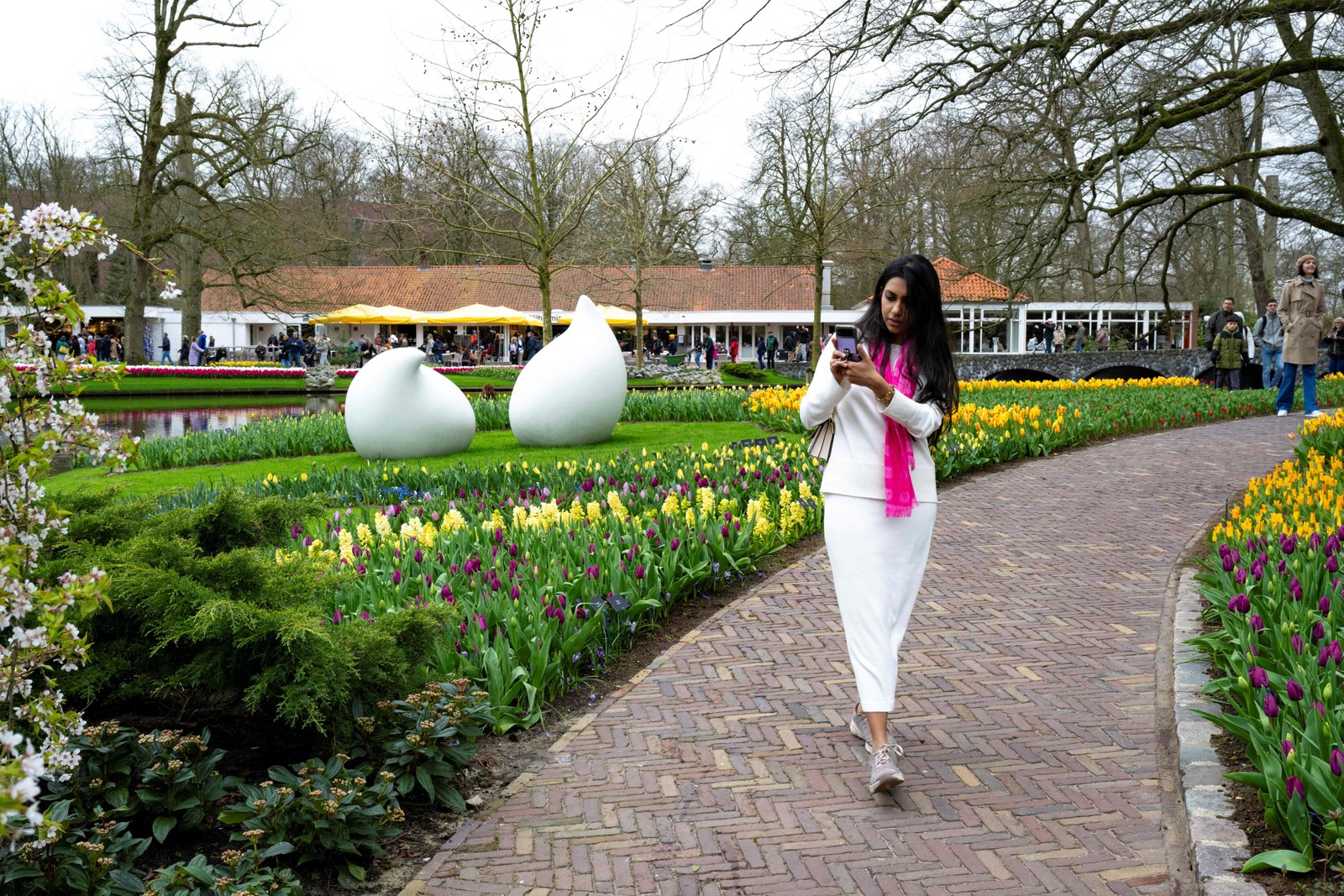 Visitors stroll through the gardens of Keukenhof Gardens in Lisse, near Amsterdam, Netherlands — Photo: Nick Gammon/AFP