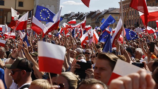 Protestos antigoverno levam 500 mil às ruas na Polônia, afirmam organizadores