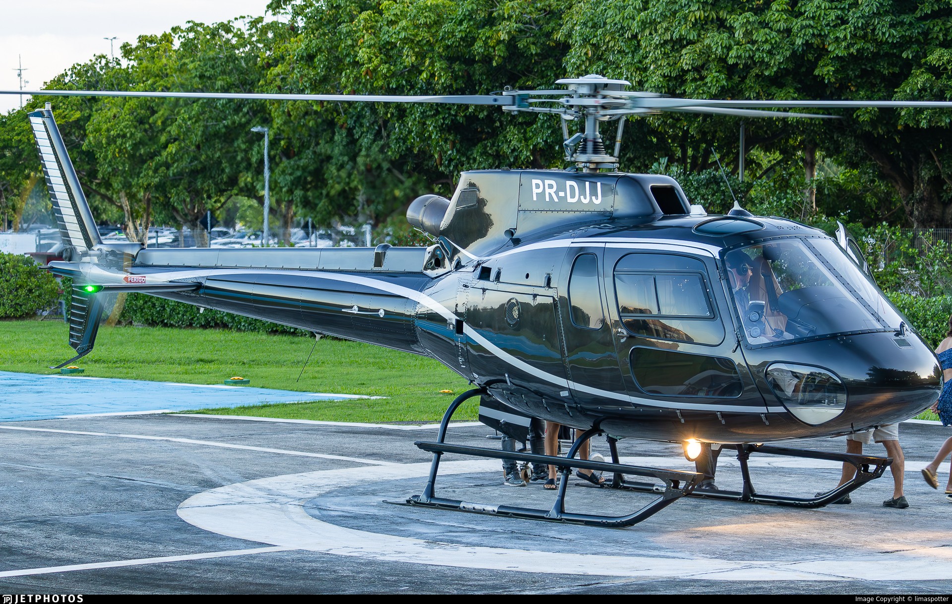 Helicópteros que colidiram no ar estavam regulares; voos saíram de Angra e Jacarepaguá