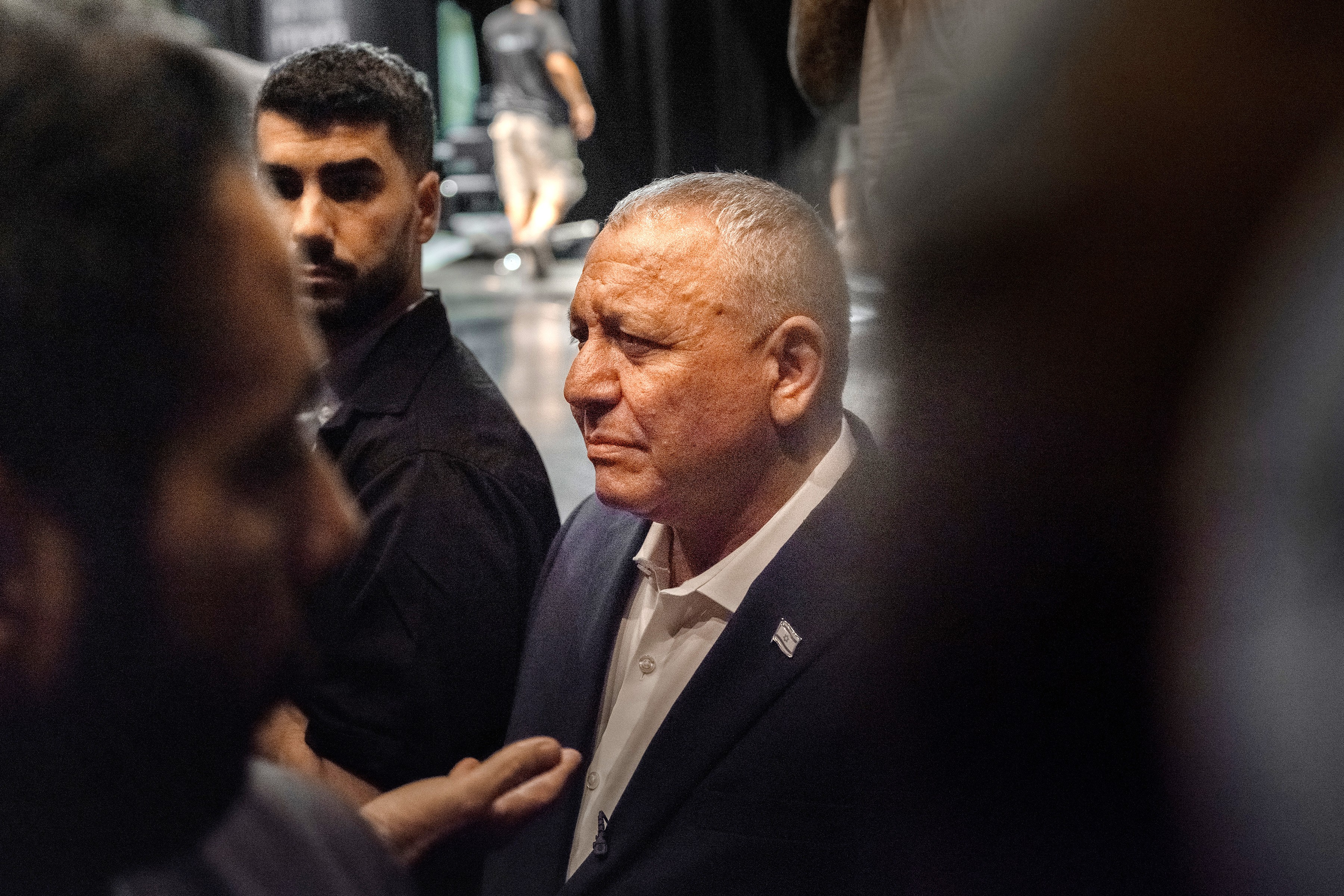 Líder nas pesquisas, Gadi Eisenkot não poderia ser mais diferente de Netanyahu. Será que ele consegue derrotá-lo?