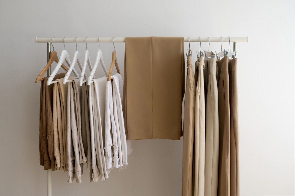 Quem Se Veste com sobriedadenão Buscaaprovação Instantânea, Mas Respeito Duradouro- foto: freepik