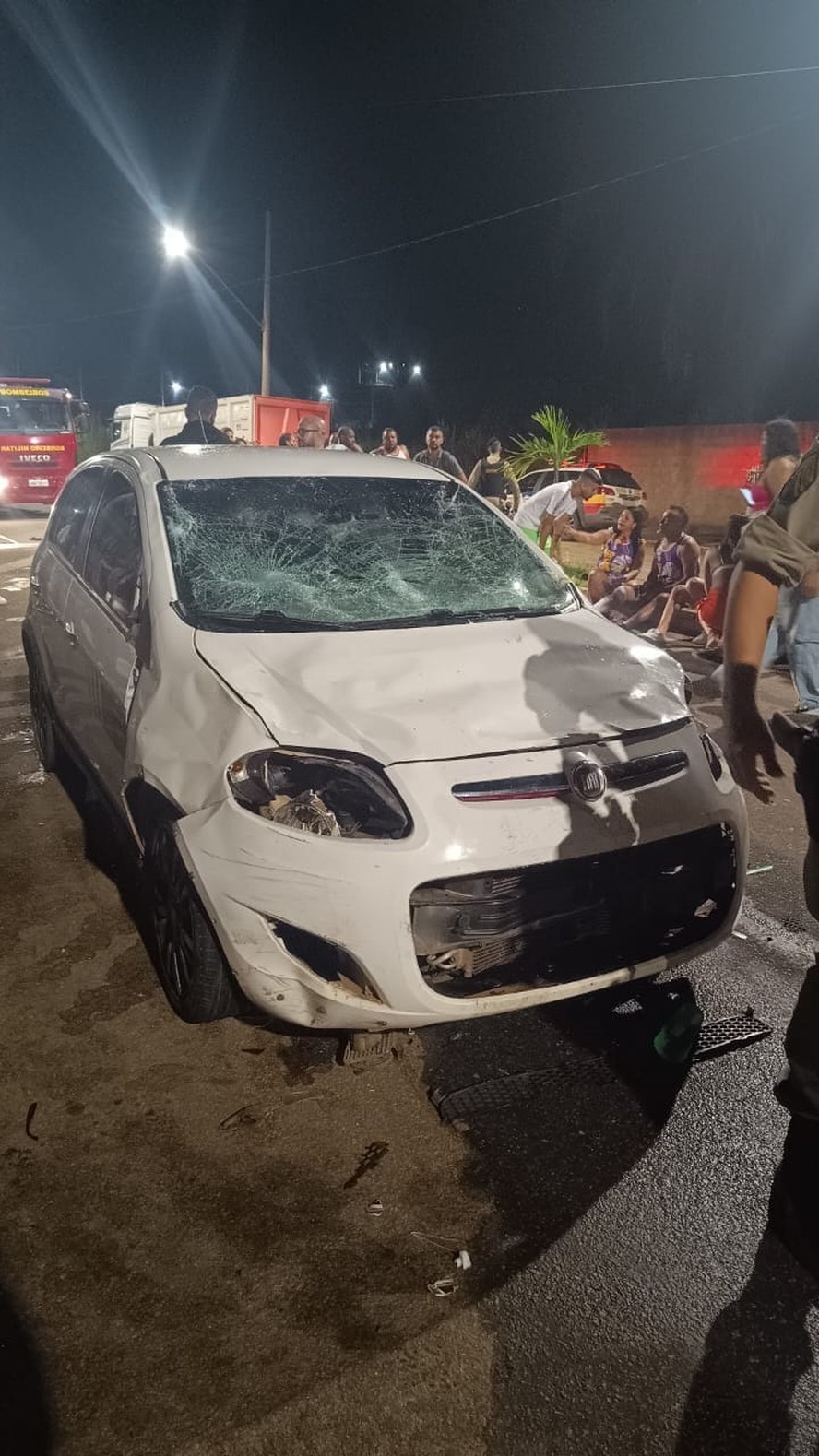 Motorista b&ecirc;bado atropela cerca de 30 pessoas em bloco de carnaval em MG;  v&iacute;deo