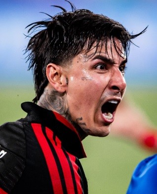 Flamengo e Pulgar chegam a acordo por valorização após concessões dos dois lados, e chileno renovará até 2028 - QTU Questões do Universo