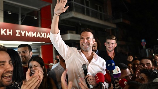 Gay, liberal e ex-executivo de banco: Stefanos Kasselakis vence primárias do partido de esquerda na Grécia