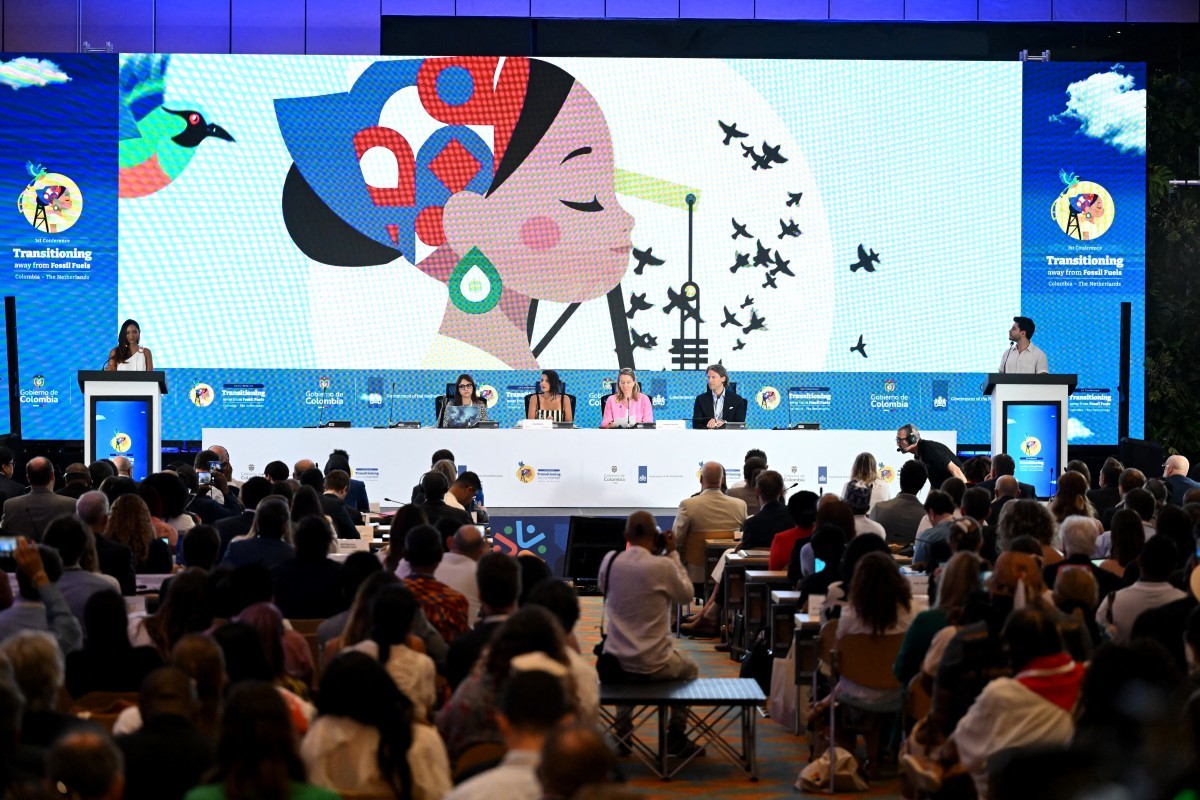 França apresenta plano para abandonar progressivamente as energias fósseis