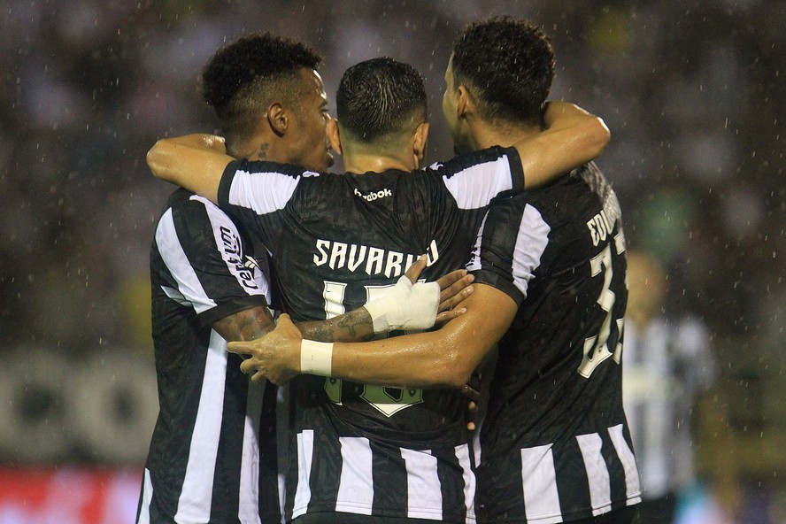 Serene Savarino Chega De Madrugada Ao Rio E Começa No Banco Do Botafogo Contra O Vasco Picture for Desktop