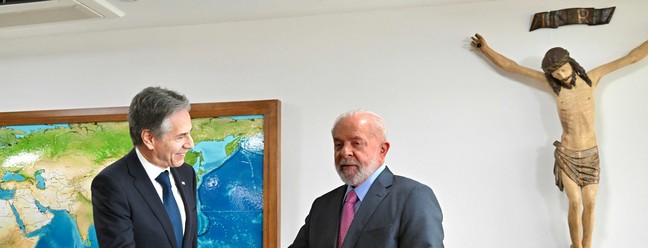 O secretário de Estado dos EUA, Antony Blinken, ao lado do presidente Lula após reunião em Brasília — Foto: EVARISTO SA / AFP
