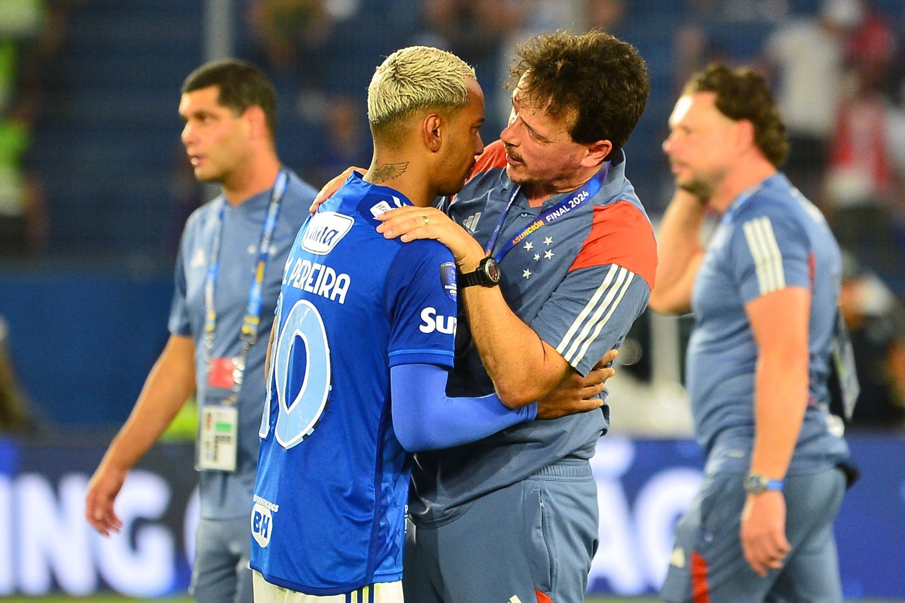 No futebol brasileiro, erros de dirigentes e jogadores se concentram na escolha do treinador