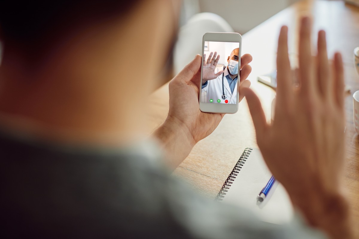 Numa consulta virtual, quem responde melhor: ChatGPT ou médicos? Estudo ...