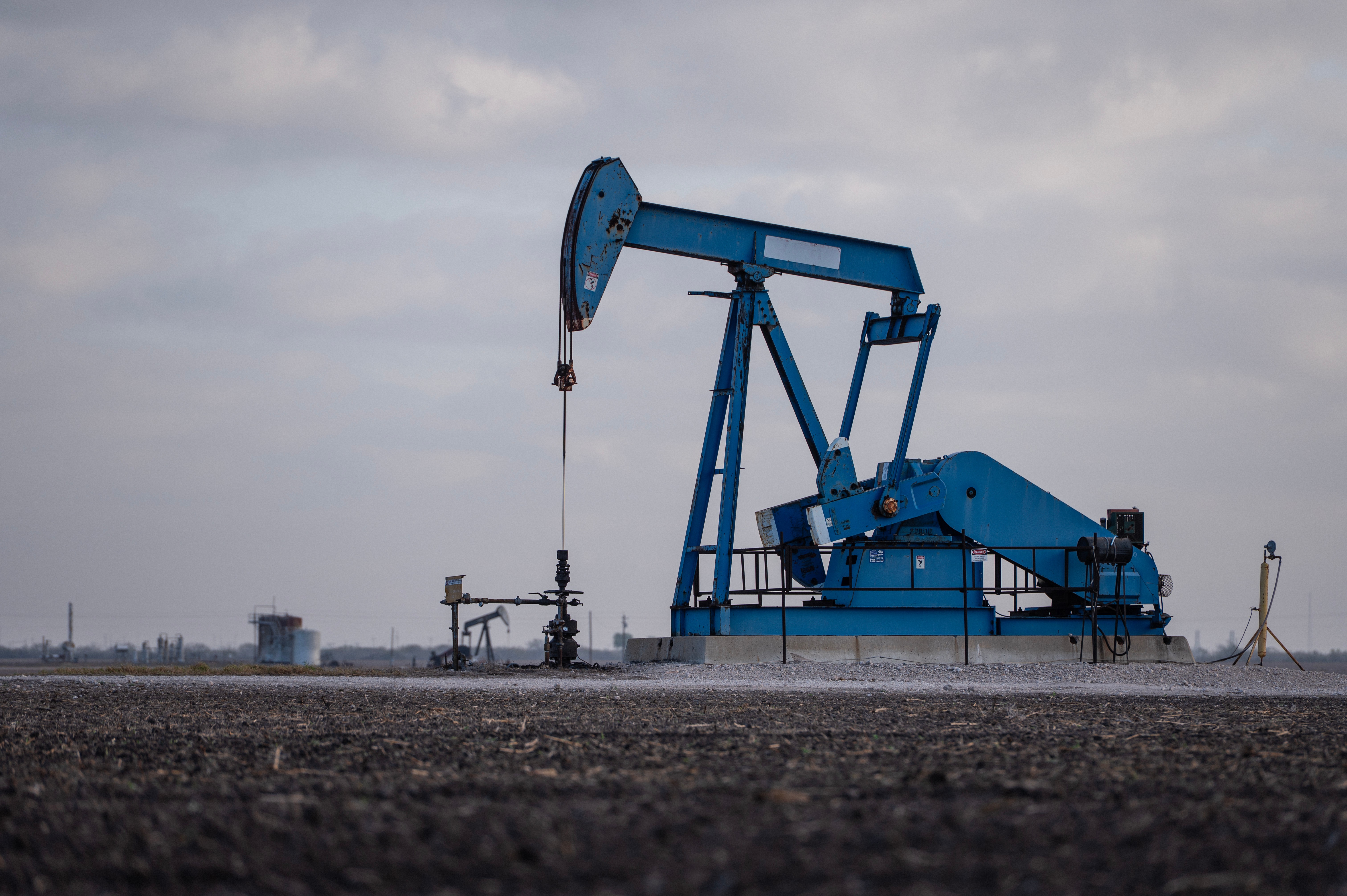 Cota&ccedil;&atilde;o do petr&oacute;leo despenca e a&ccedil;&otilde;es sobem ap&oacute;s Trump anunciar cessar-fogo no Ir&atilde;