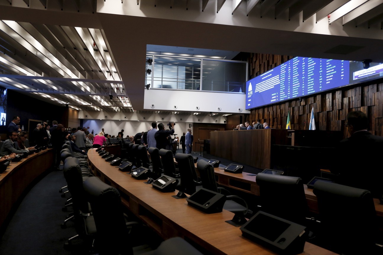 Deputado critica ganhos de procuradores e exonerações no Rio de Janeiro