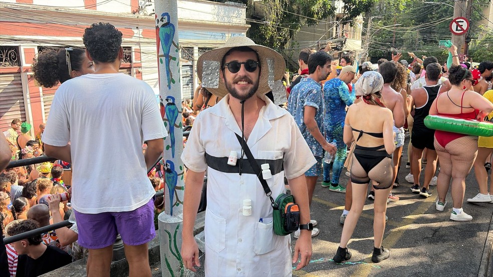 Bruno Leis, de 30 anos, se fantasiou de 'tarja preta': 'carnaval é época de brincar com as fragilidades também' — Foto: Kaio Magalhães