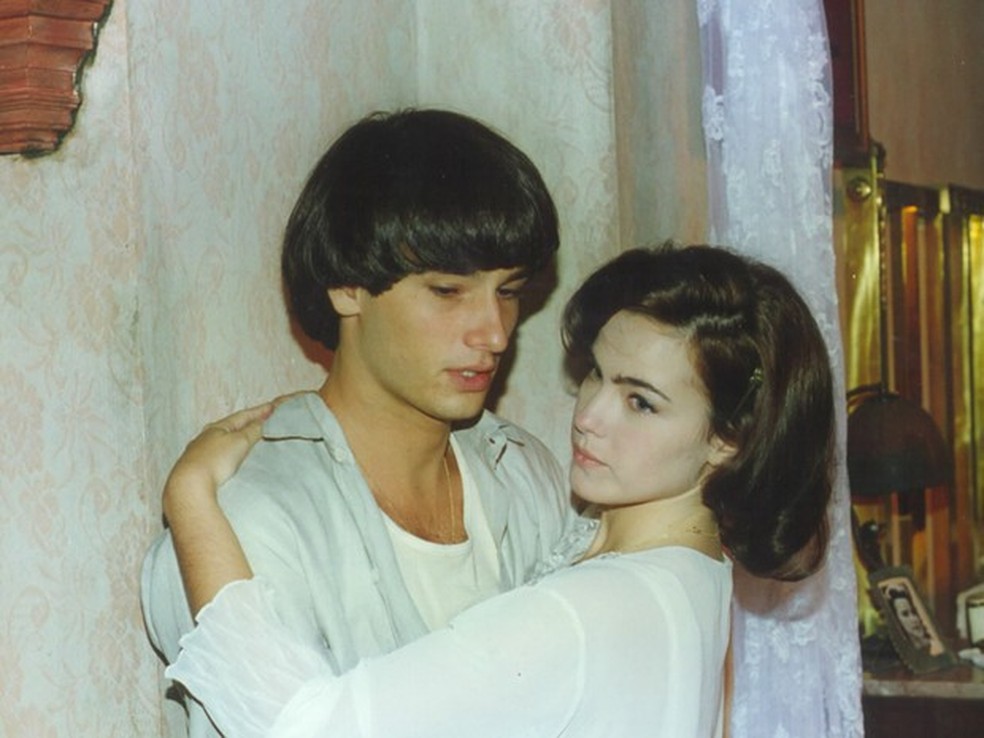 Rodrigo Santoro e Ana Paula Arósio em "Hilda Furacão" — Foto: Divulgação