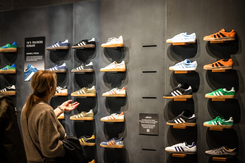 Grandes marcas de tênis têm boa parte de sua produção no Vietnã — Foto: Angel Garcia/Bloomberg