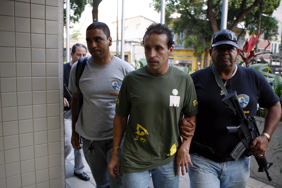11/09/2008 Prisão de José Luiz Barros Lopes ( Zé Personal ) por policiais da homicídios — Foto: Gustavo Azeredo