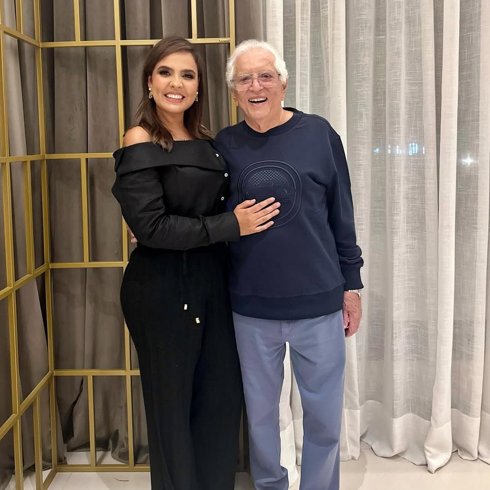 Conheça Renata Domingues, mulher de Carlos Alberto de Nóbrega que ...