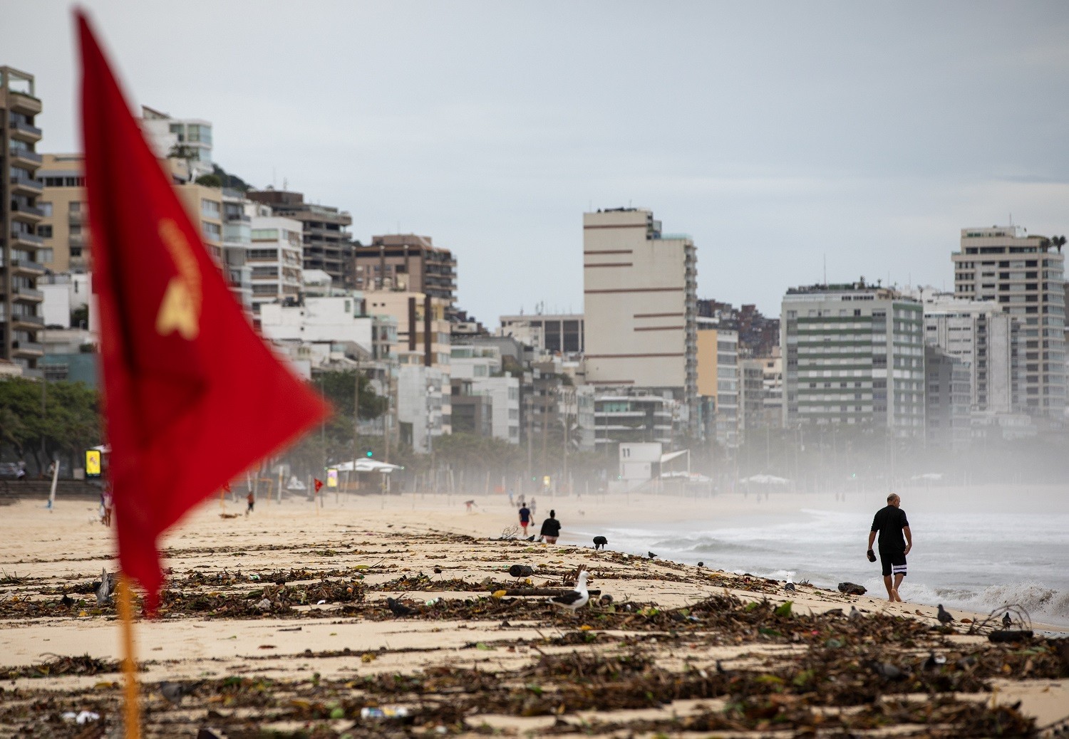Rio suffers from the effects of an extratropical cyclone — Photo: Ana Branco / Agencia O Globo