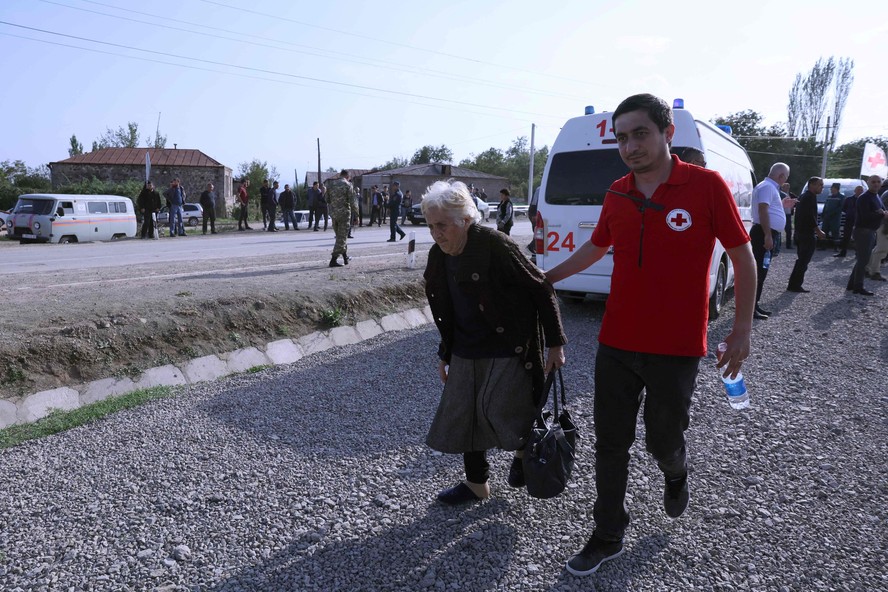 Nagorno-Karabakh: armênios étnicos fogem da morte, da guerra e da fome