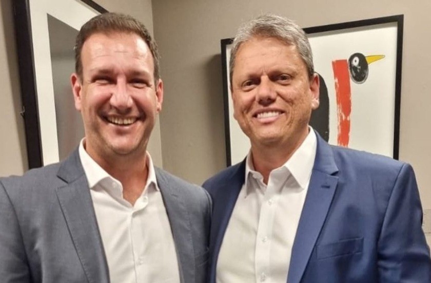Tarcísio escolhe Roberto Carneiro para vaga de Kassab no governo