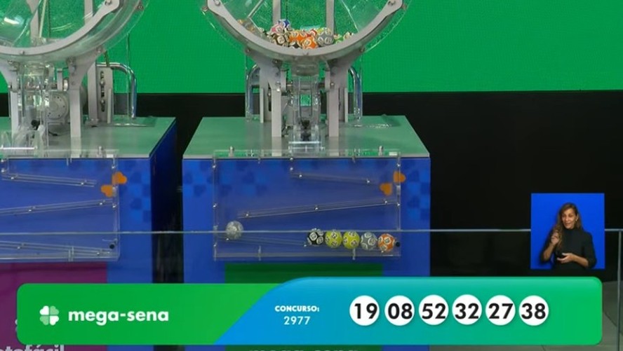 Nenhuma aposta acerta seis dezenas, e pr&ecirc;mio da Mega-sena acumula em R$ 145  milh&otilde;es; veja n&uacute;meros desta quinta