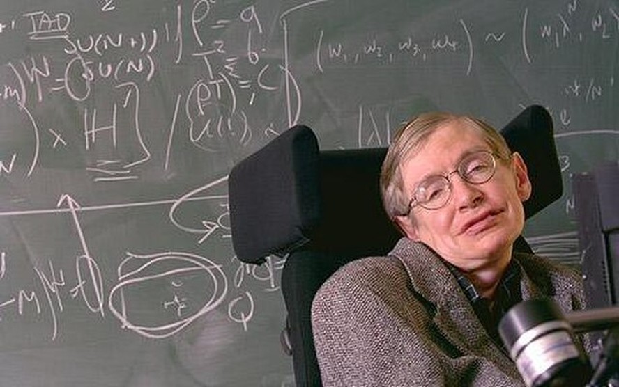 Sinal do espaço? Cometa 3I/ATLAS reacende alerta de Stephen Hawking