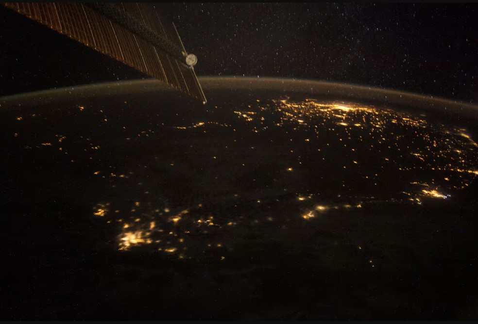 Observação da Terra realizada durante passagem noturna da tripulação da Expedição 40 a bordo da Estação Espacial Internacional. — Foto: Reid Wiseman/Nasa
