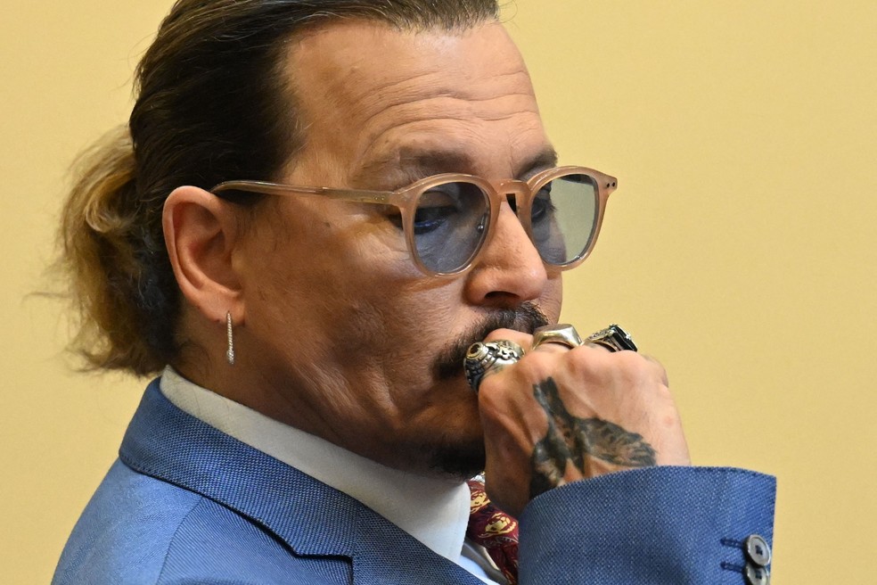 Johnny Depp no Tribunal de Justiça do Condado de Fairfax, na Virgínia, EUA, em 24 de maio de 2022 — Foto: JIM WATSON / AFP