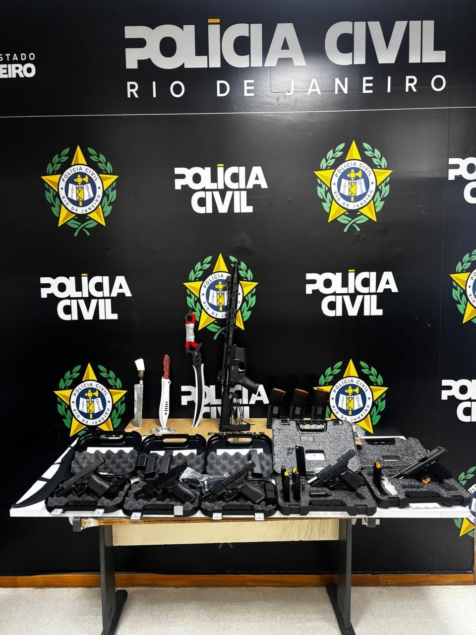 Falso curso de sargentos do Exército era usado para comprar armas no Rio; três são presos